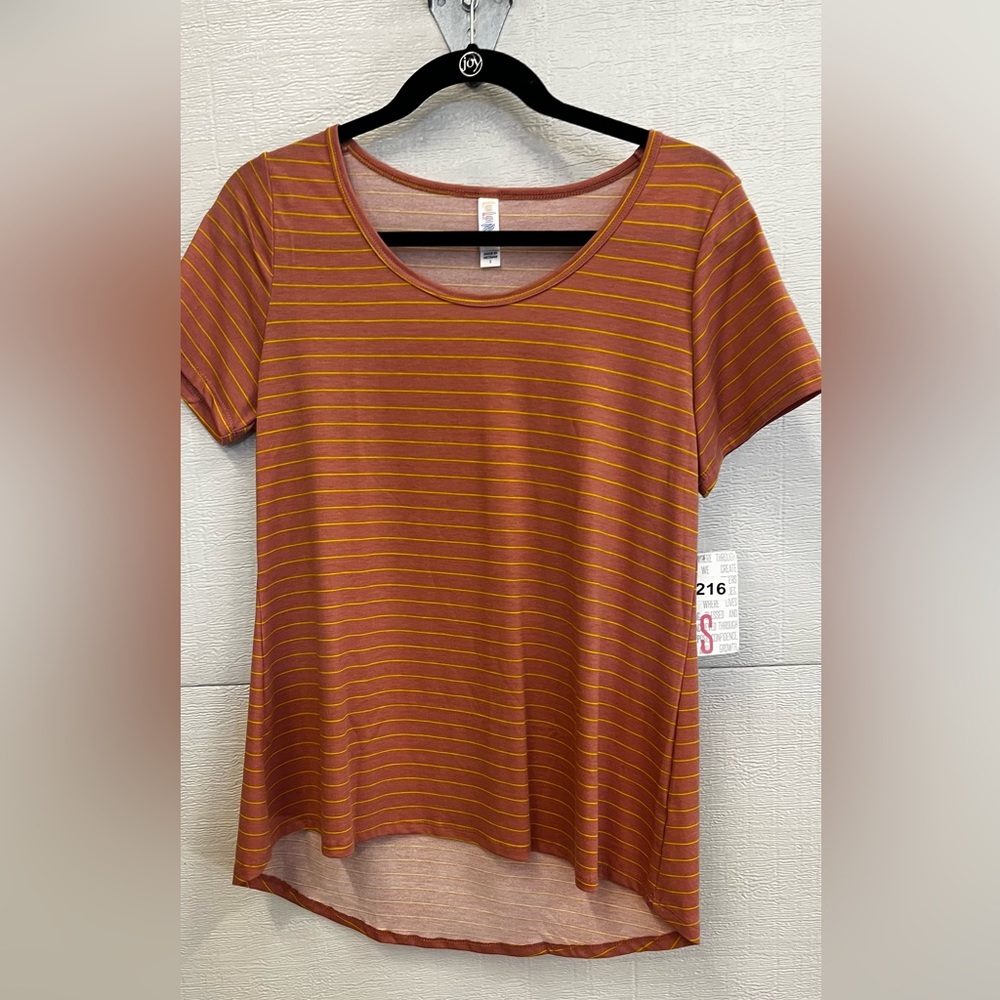 Classic T Lularoe size small NWT